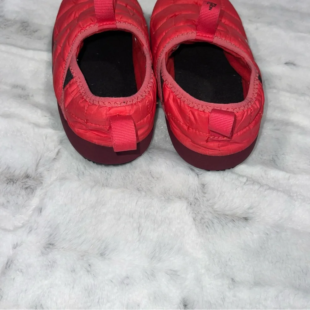 The North Face Kids Red Quilted Slippers with rubber sole - Picture 3 of 6